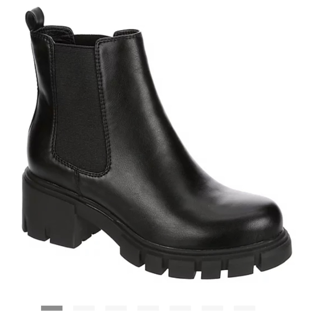 NWB Madden Chelsea Boot